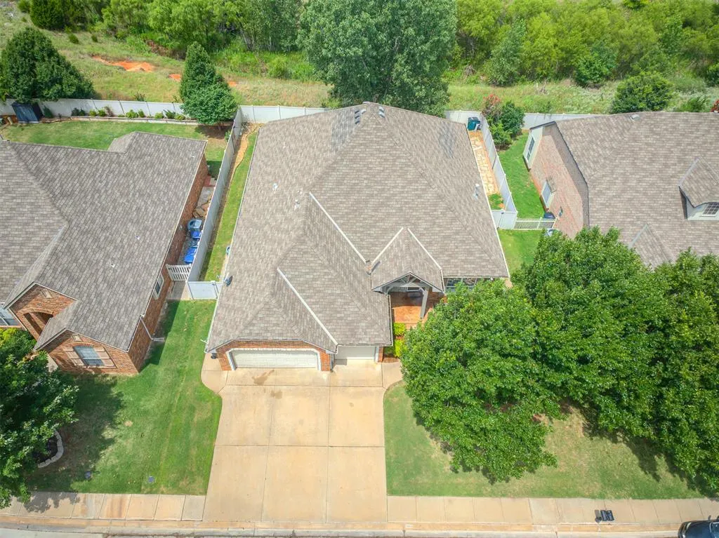 Photo 2 — 16609 Village Garden Drive, Edmond, OK 73012