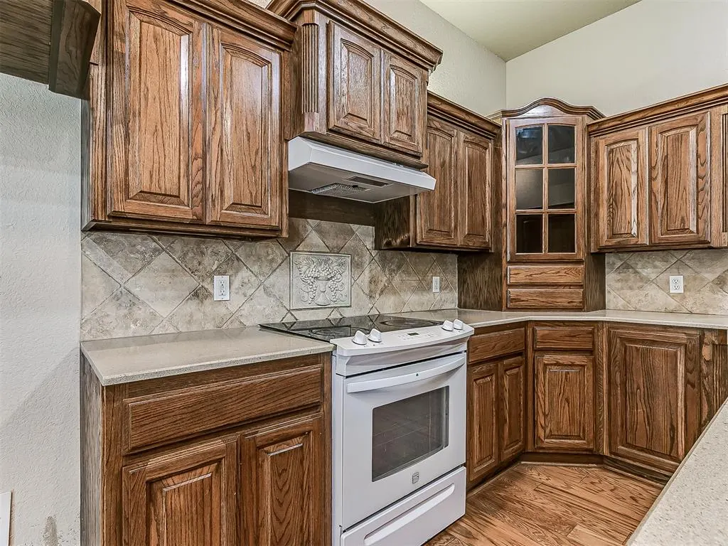 Photo 17 — 16609 Village Garden Drive, Edmond, OK 73012