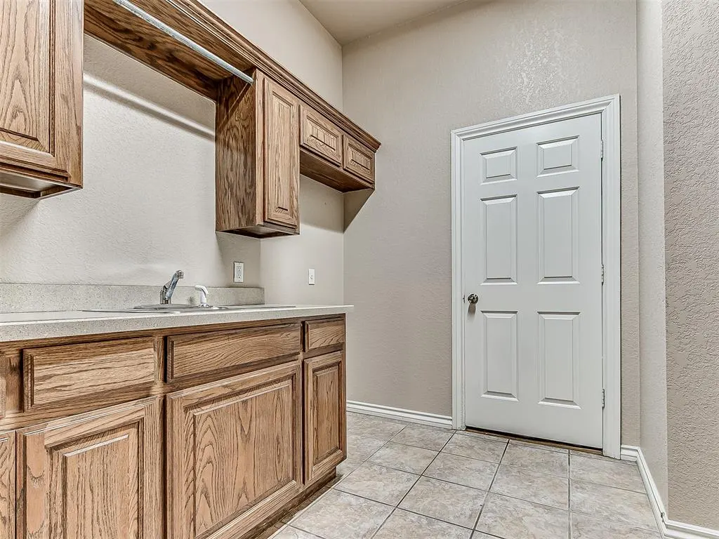 Photo 36 — 16609 Village Garden Drive, Edmond, OK 73012