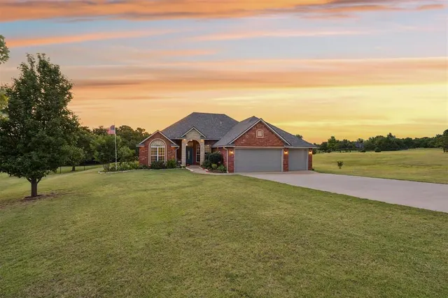 Photo 2 — 2267 Sandpiper Drive, Blanchard, OK 73010