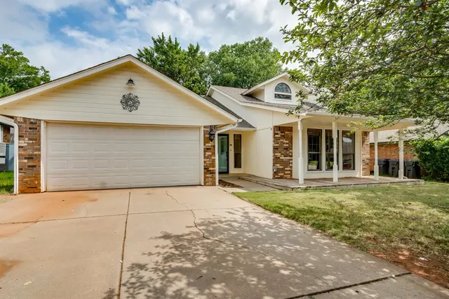 Photo 2 — 1017 NW 166th Terrace, Edmond, OK 73012