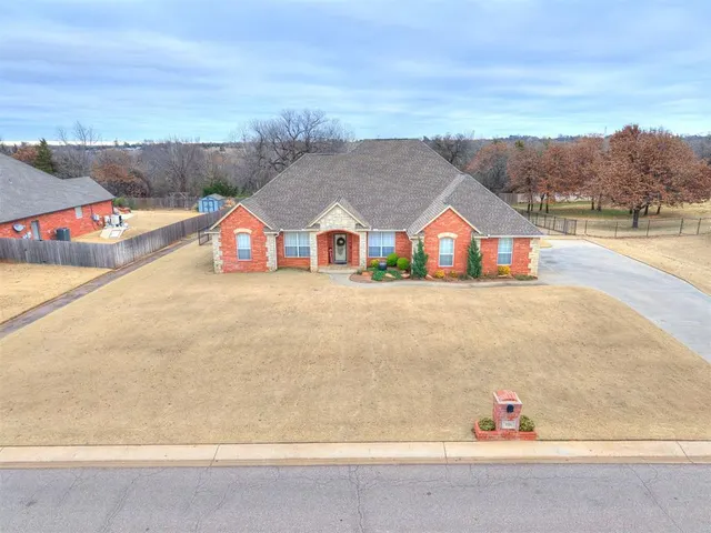 Photo 2 — 726 Silver Tree Drive, Choctaw, OK 73020