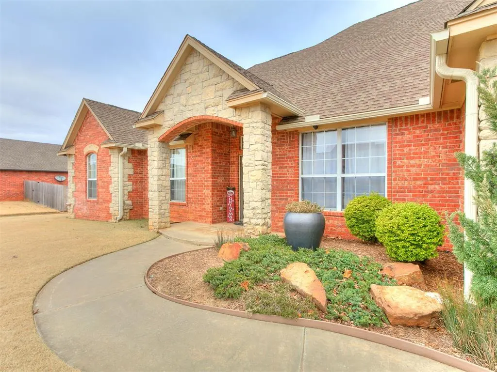 Photo 3 — 726 Silver Tree Drive, Choctaw, OK 73020
