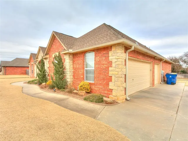Photo 4 — 726 Silver Tree Drive, Choctaw, OK 73020