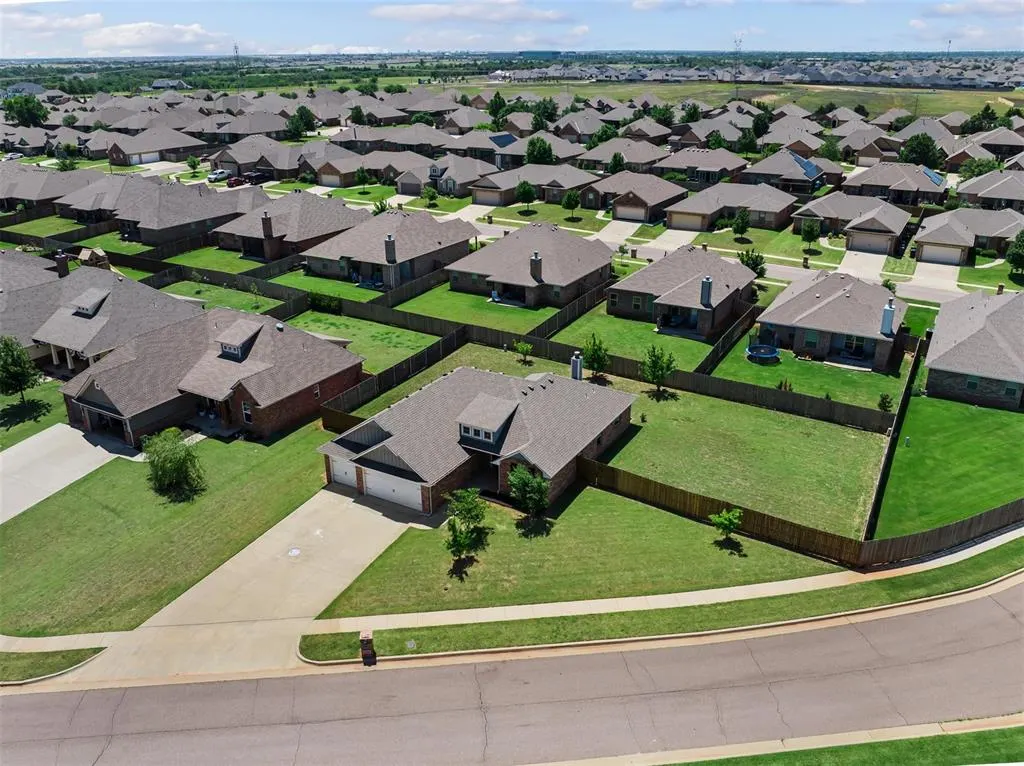 Photo 3 — 16032 Siloa Avenue, Edmond, OK 73013
