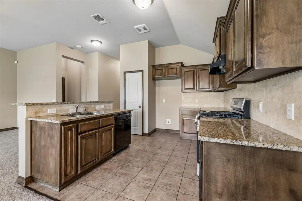 Photo 8 — 2601 Fawn Lily Road, Oklahoma City, OK 73128