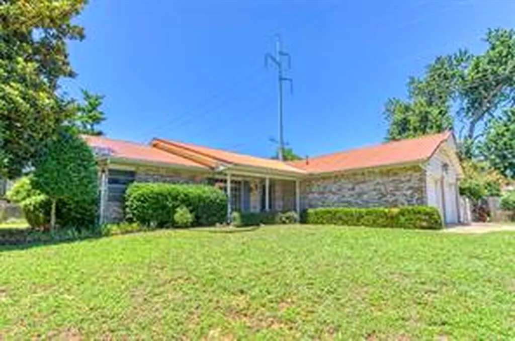 Photo 2 — 620 Terrace Place, Norman, OK 73069