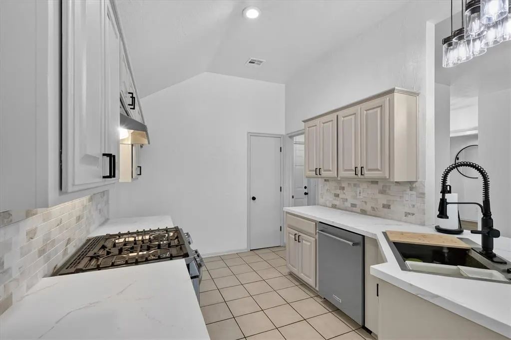 Photo 13 — 15616 Sandstone Terrace, Oklahoma City, OK 73170