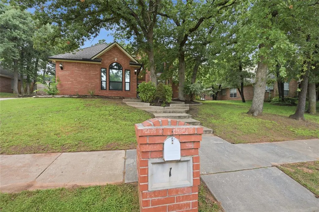 Front exterior — 1 N Crosstimber Trail, Edmond, OK 73034
