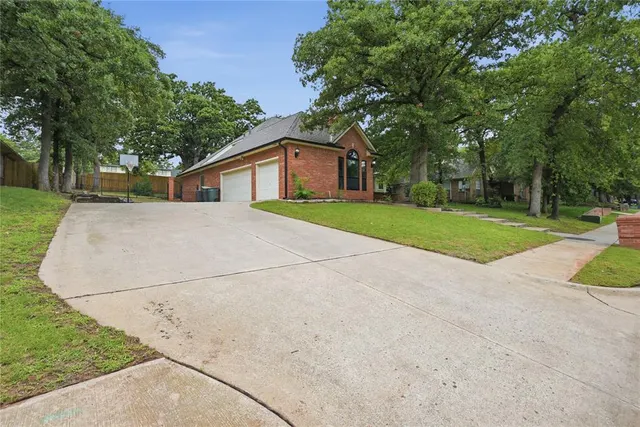 Photo 3 — 1 N Crosstimber Trail, Edmond, OK 73034