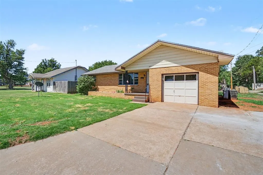 Photo 3 — 403 N Randall Avenue, Elk City, OK 73644