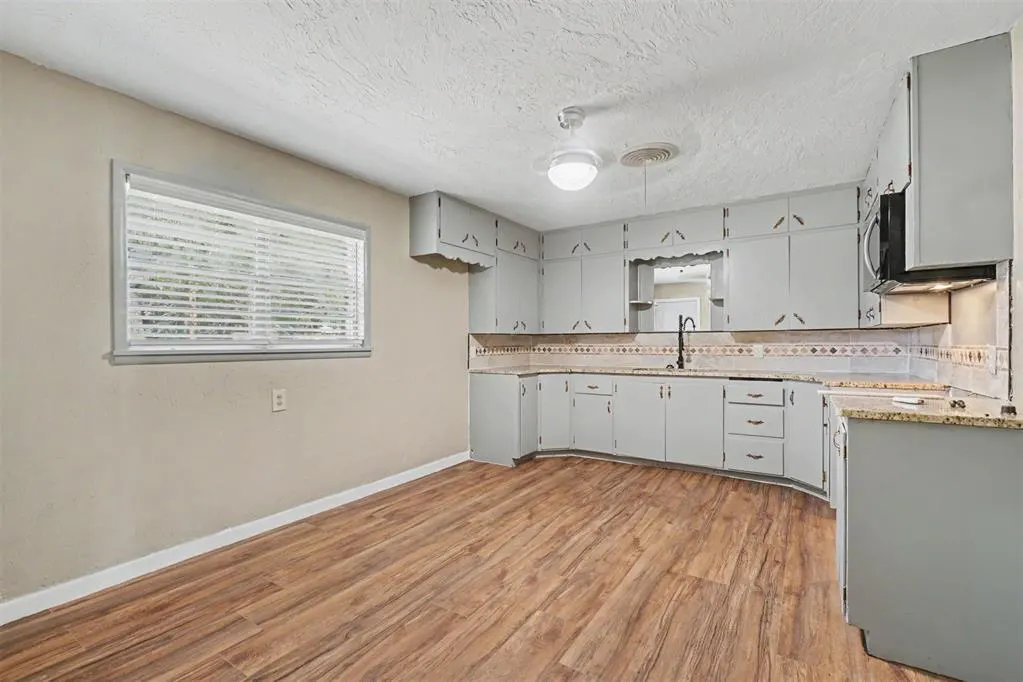 Photo 11 — 403 N Randall Avenue, Elk City, OK 73644
