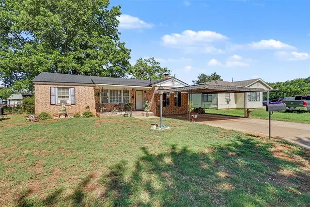Photo 2 — 161 Blackburn Boulevard, Elk City, OK 73644