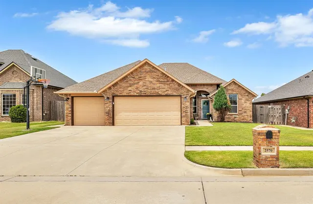 Front exterior — 2570 Kadlan Drive, El Reno, OK 73036
