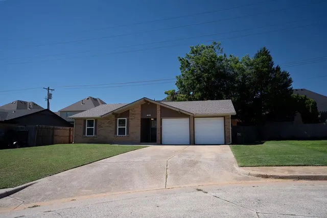 Photo 2 — 966 Castlebury Mansion, Yukon, OK 73099