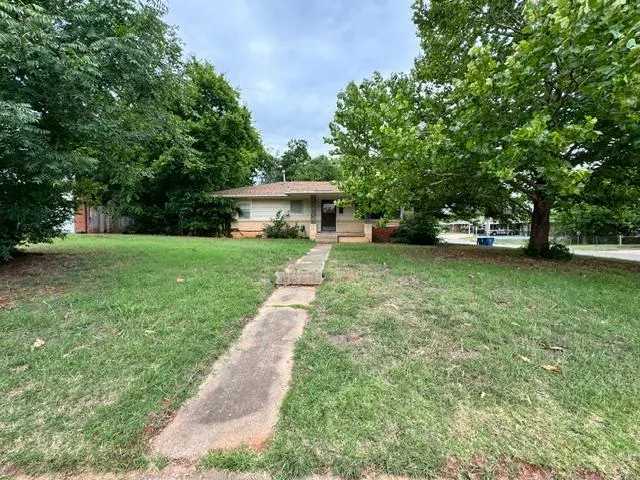 Front exterior — 10609 Whitehaven Road, The Village, OK 73120