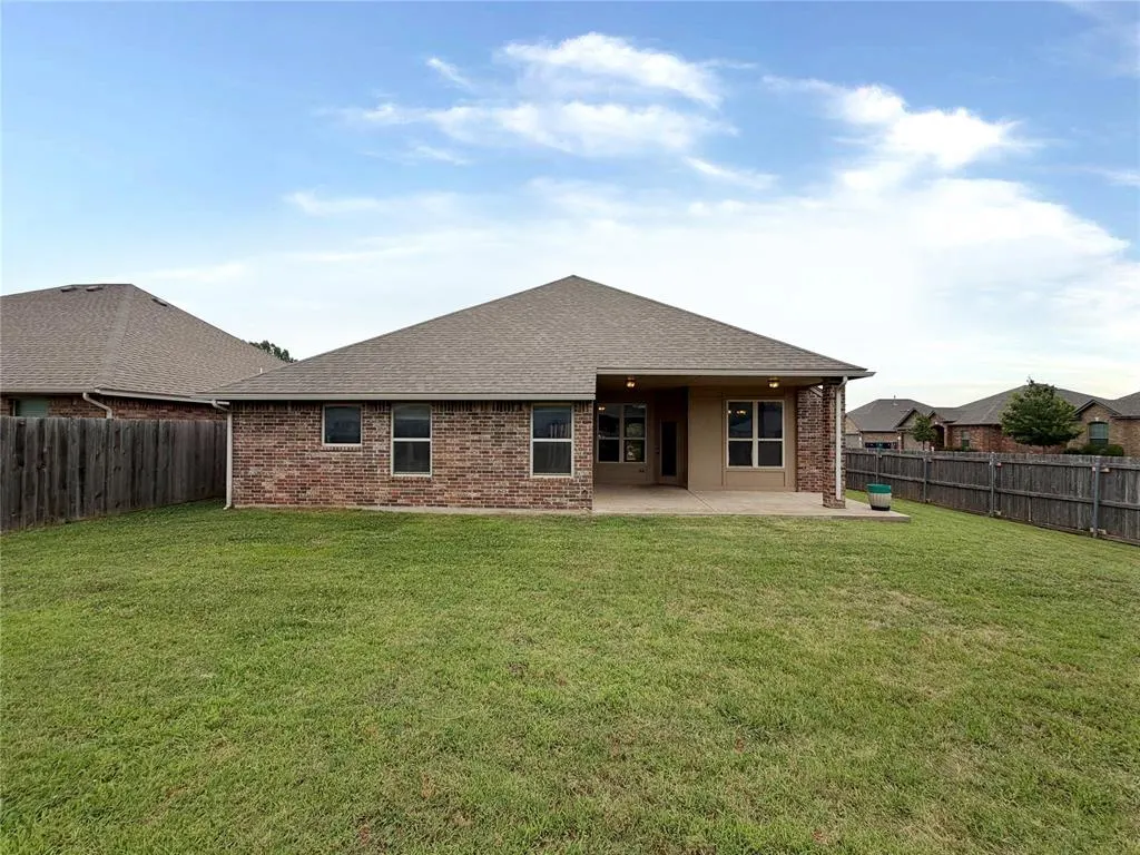 Photo 4 — 10900 SW 32nd Terrace, Yukon, OK 73099