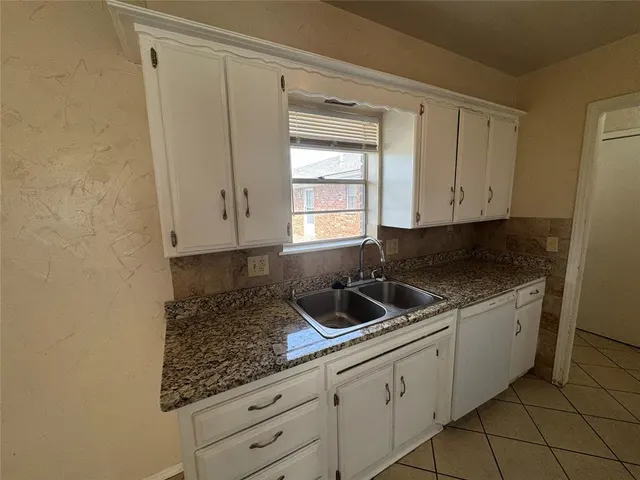 Photo 5 — 3600 N Willow Springs Drive, Oklahoma City, OK 73112