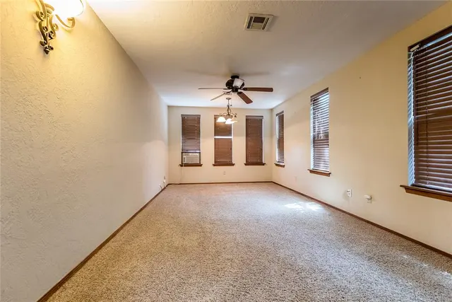 Photo 4 — 1312 Shelley Avenue, Clinton, OK 73601
