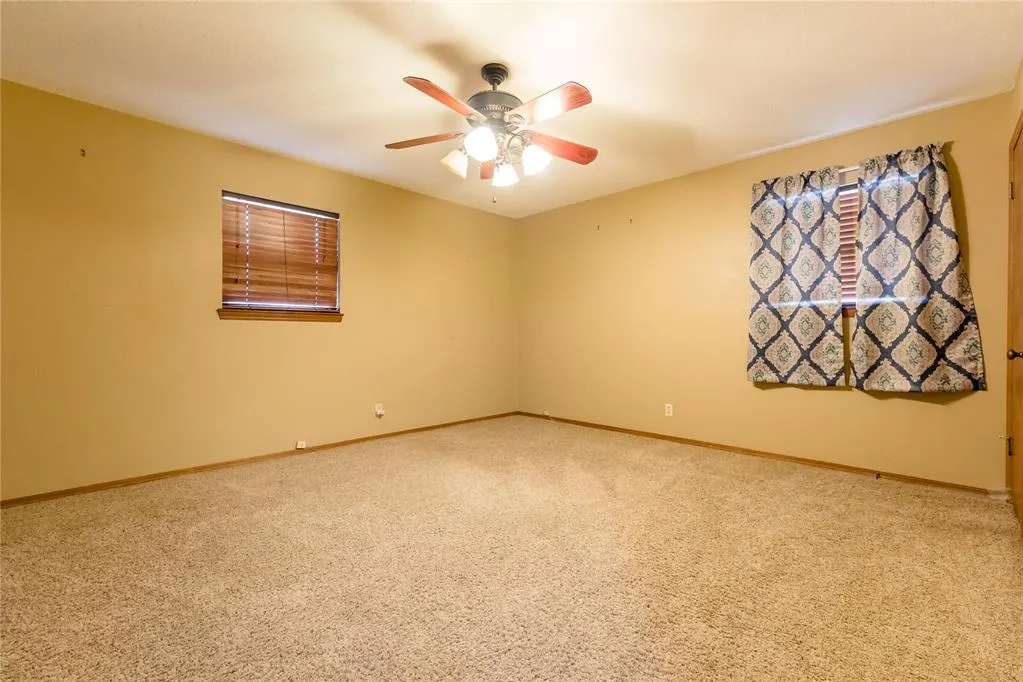 Photo 10 — 1312 Shelley Avenue, Clinton, OK 73601