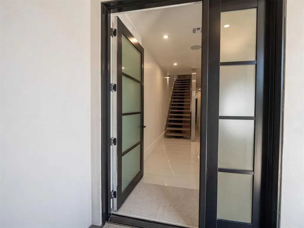 Photo 17 — 619 NE 5th Street, Oklahoma City, OK 73104