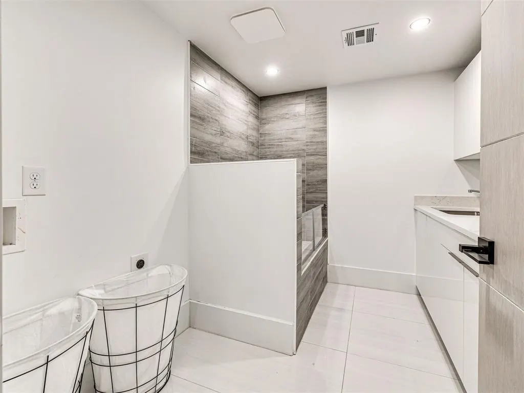 Photo 22 — 619 NE 5th Street, Oklahoma City, OK 73104