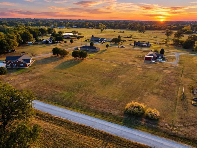 Photo 3 — S Cody Road, Shawnee, OK 74840