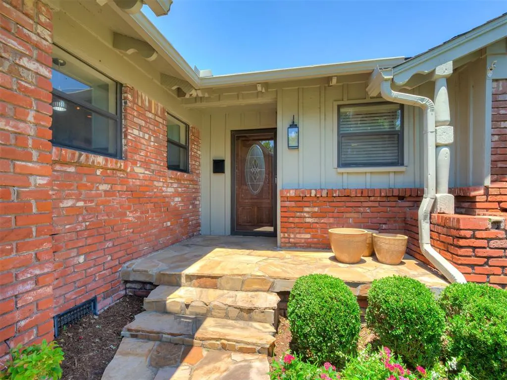 Photo 4 — 2725 Warwick Drive, Oklahoma City, OK 73116