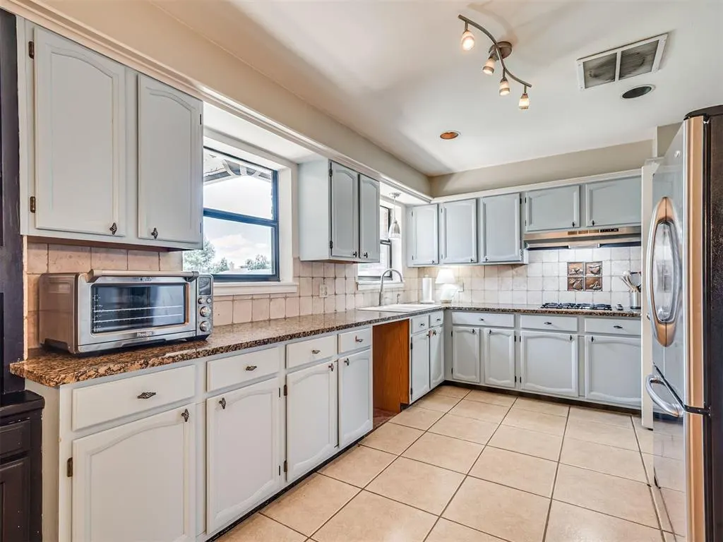 Photo 14 — 2725 Warwick Drive, Oklahoma City, OK 73116
