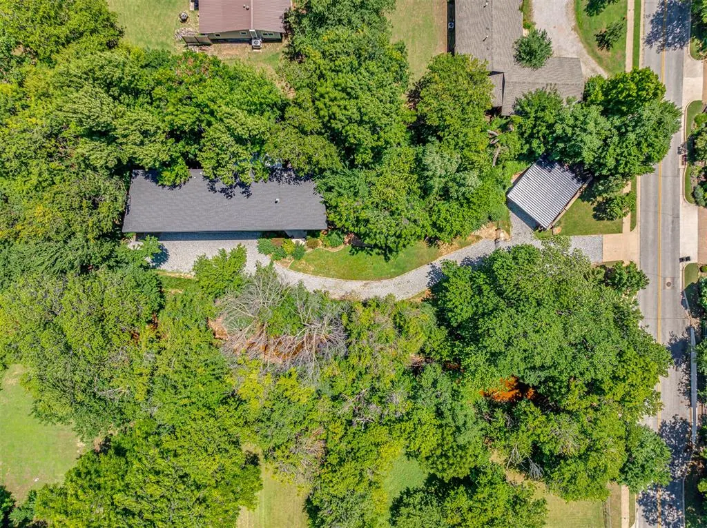 Photo 3 — 641 E Brooks Street, Norman, OK 73071