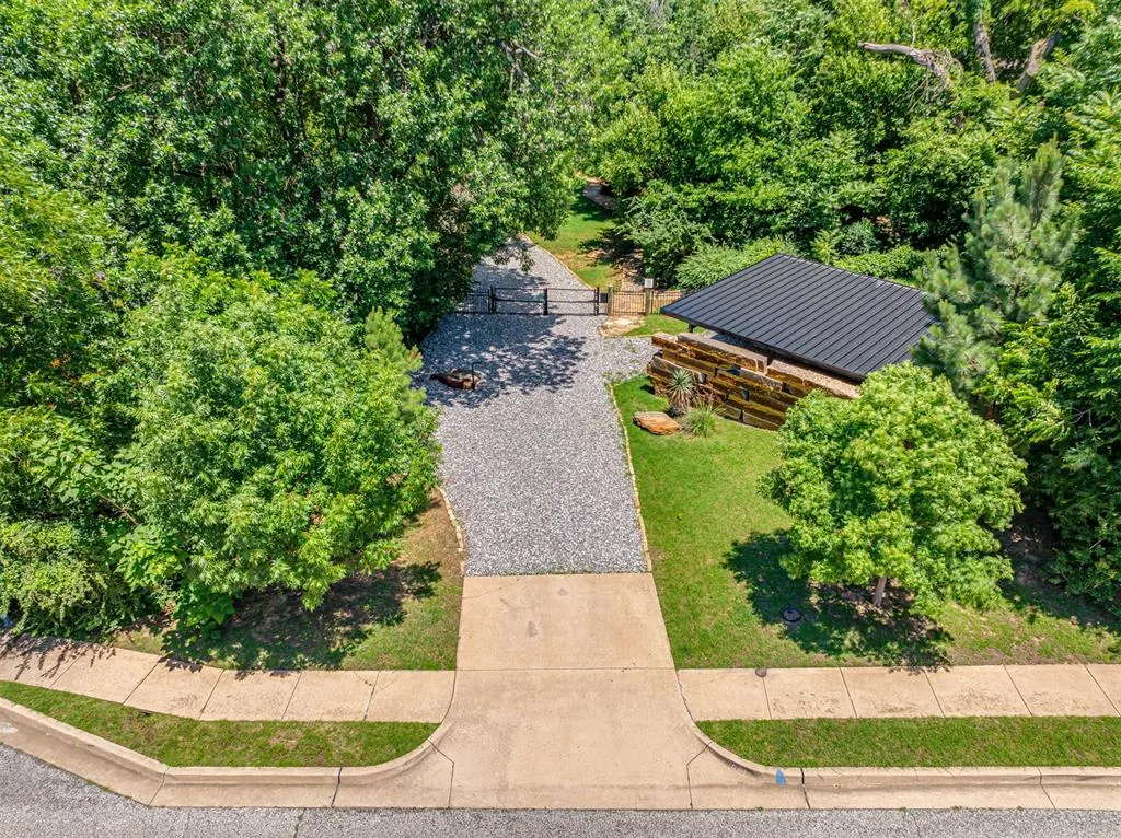 Photo 4 — 641 E Brooks Street, Norman, OK 73071