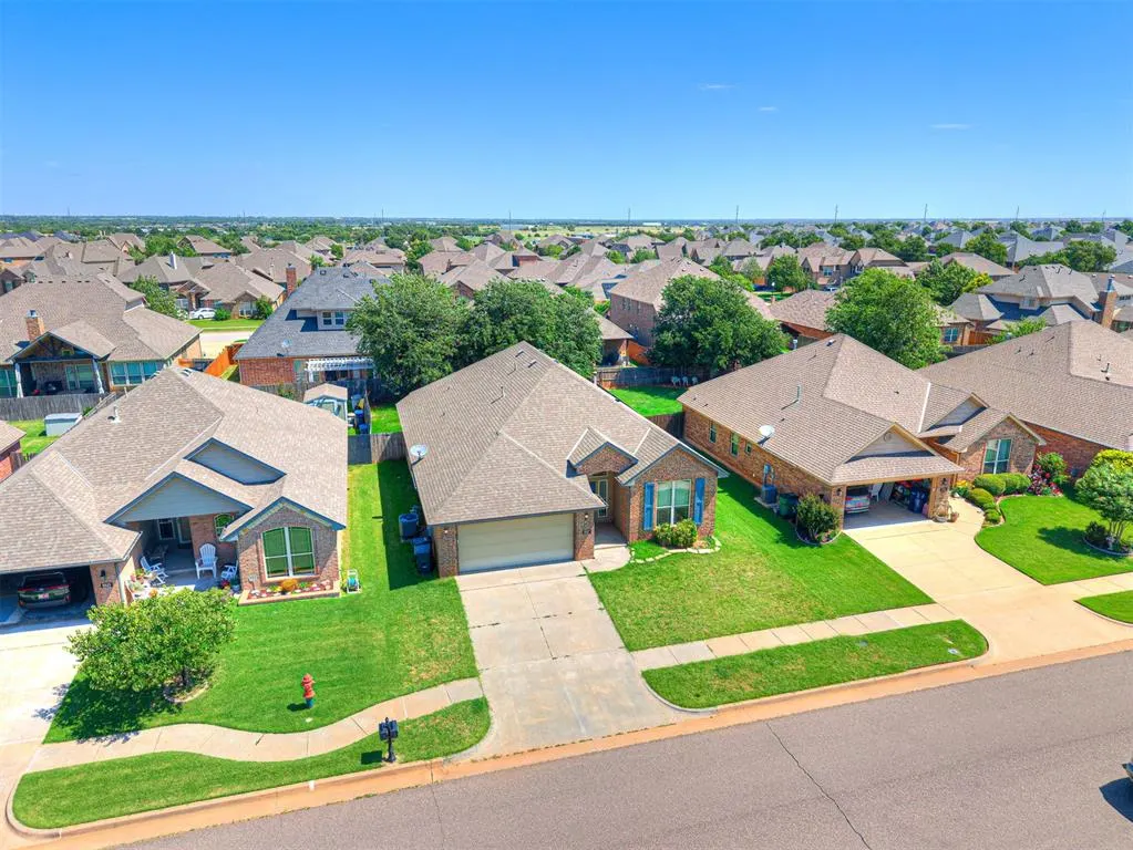 Photo 3 — 5917 NW 159th Street, Edmond, OK 73013