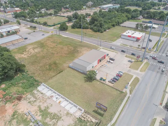 Photo 3 — 6905 NW 10th Street, Oklahoma City, OK 73127