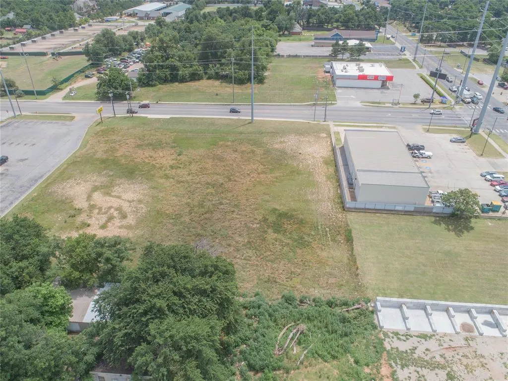 Photo 4 — 6905 NW 10th Street, Oklahoma City, OK 73127