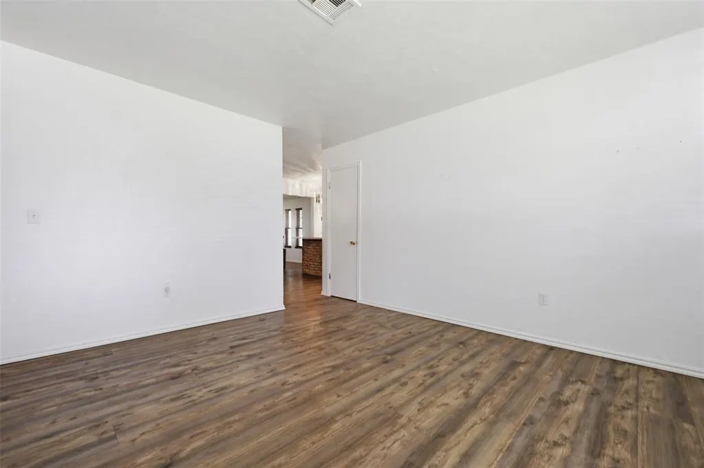 Photo 5 — 1313 Regency Boulevard, Moore, OK 73160