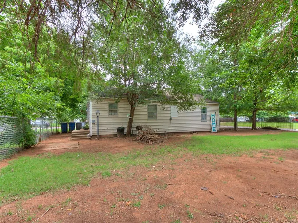 Photo 42 — 1728 S 20th Street, Chickasha, OK 73018