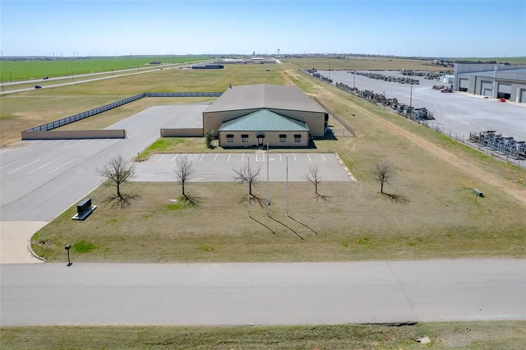Photo 3 — 211 W Canyon Run, Hinton, OK 73047