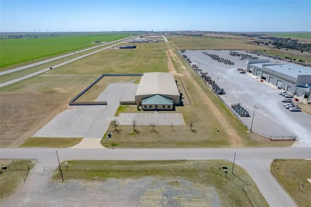 Photo 4 — 211 W Canyon Run, Hinton, OK 73047