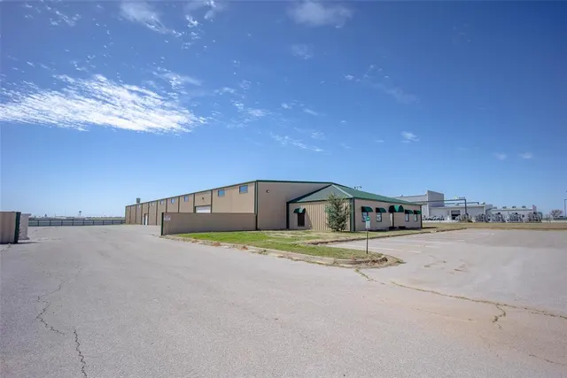 Photo 5 — 211 W Canyon Run, Hinton, OK 73047
