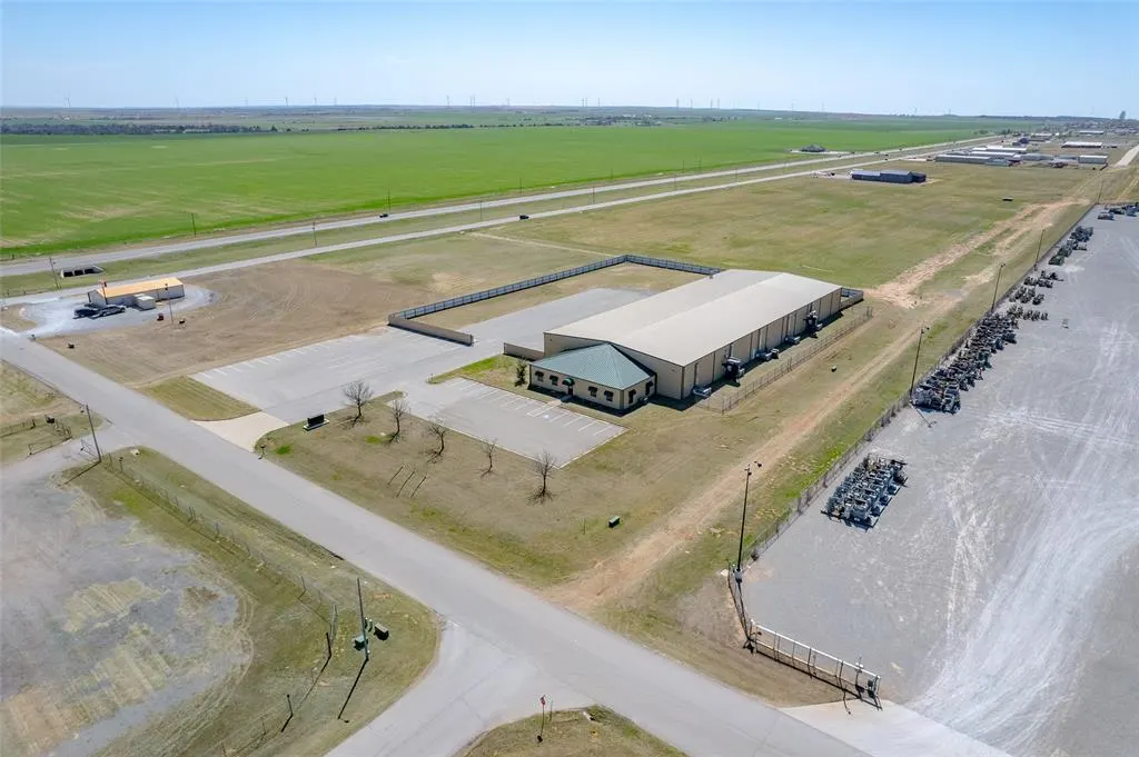 Photo 6 — 211 W Canyon Run, Hinton, OK 73047