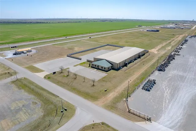 Photo 6 — 211 W Canyon Run, Hinton, OK 73047