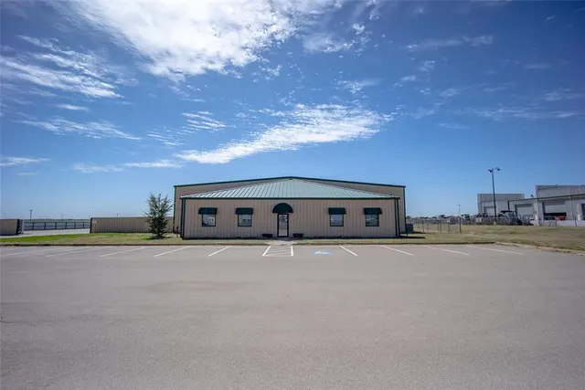 Photo 7 — 211 W Canyon Run, Hinton, OK 73047