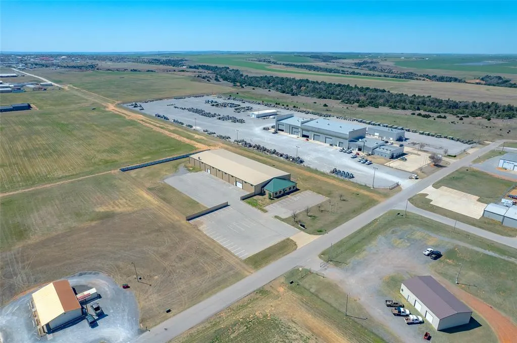 Photo 9 — 211 W Canyon Run, Hinton, OK 73047