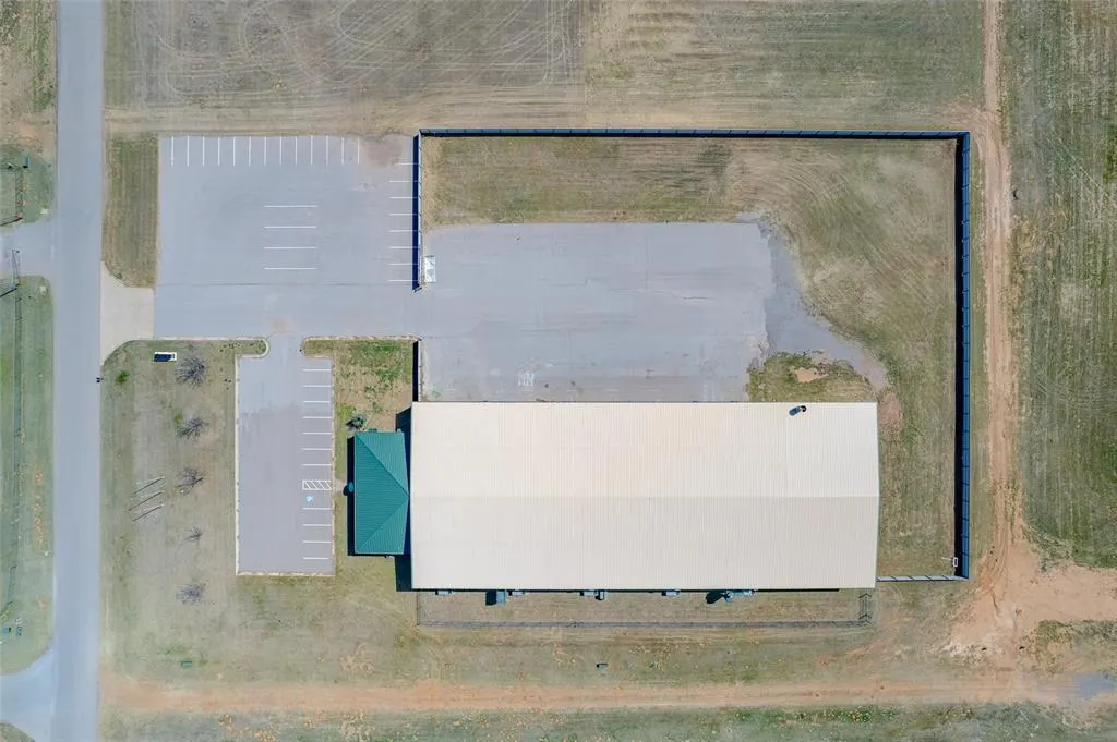 Photo 10 — 211 W Canyon Run, Hinton, OK 73047