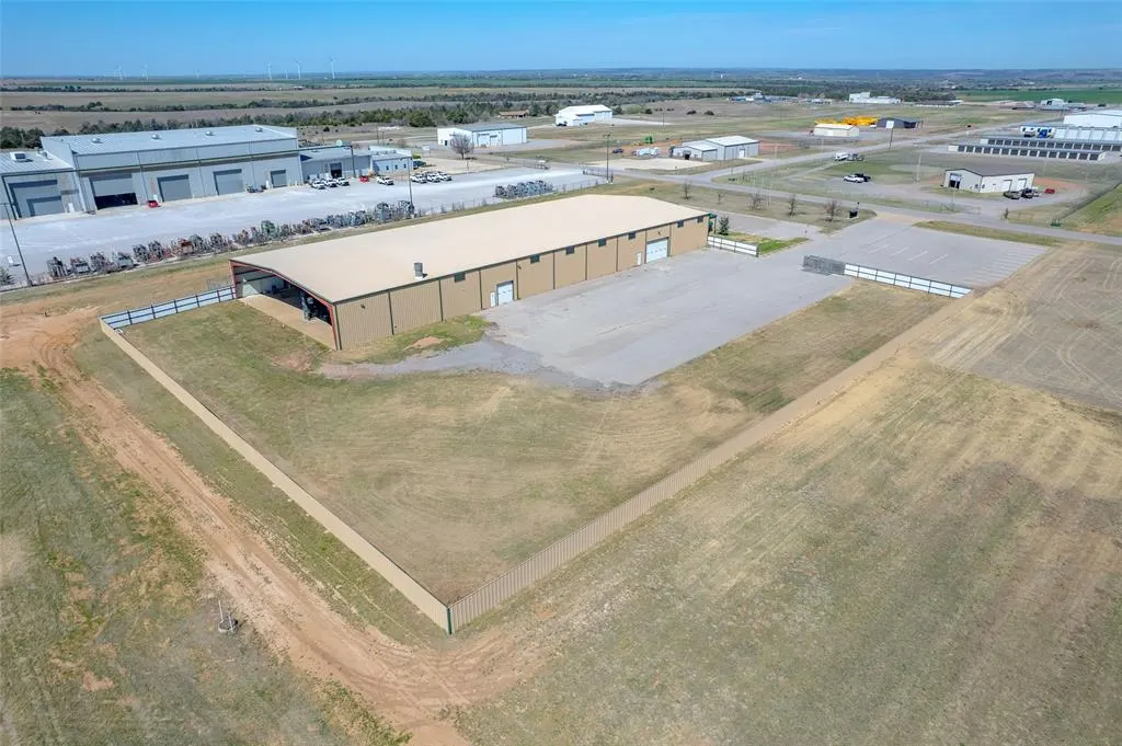 Photo 12 — 211 W Canyon Run, Hinton, OK 73047