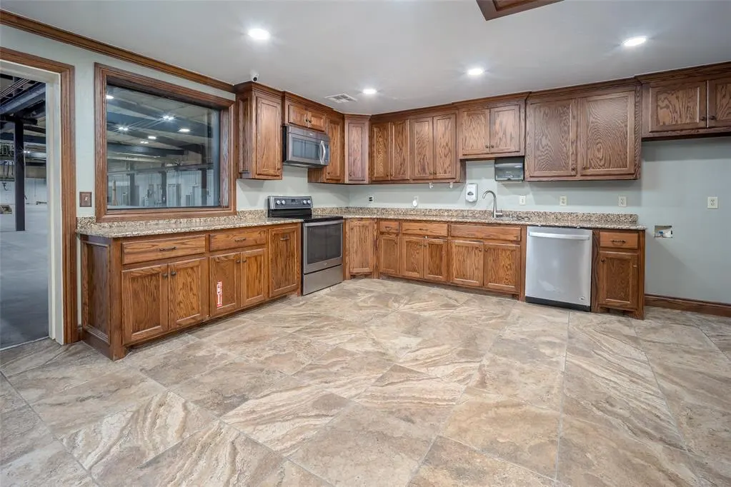 Photo 14 — 211 W Canyon Run, Hinton, OK 73047