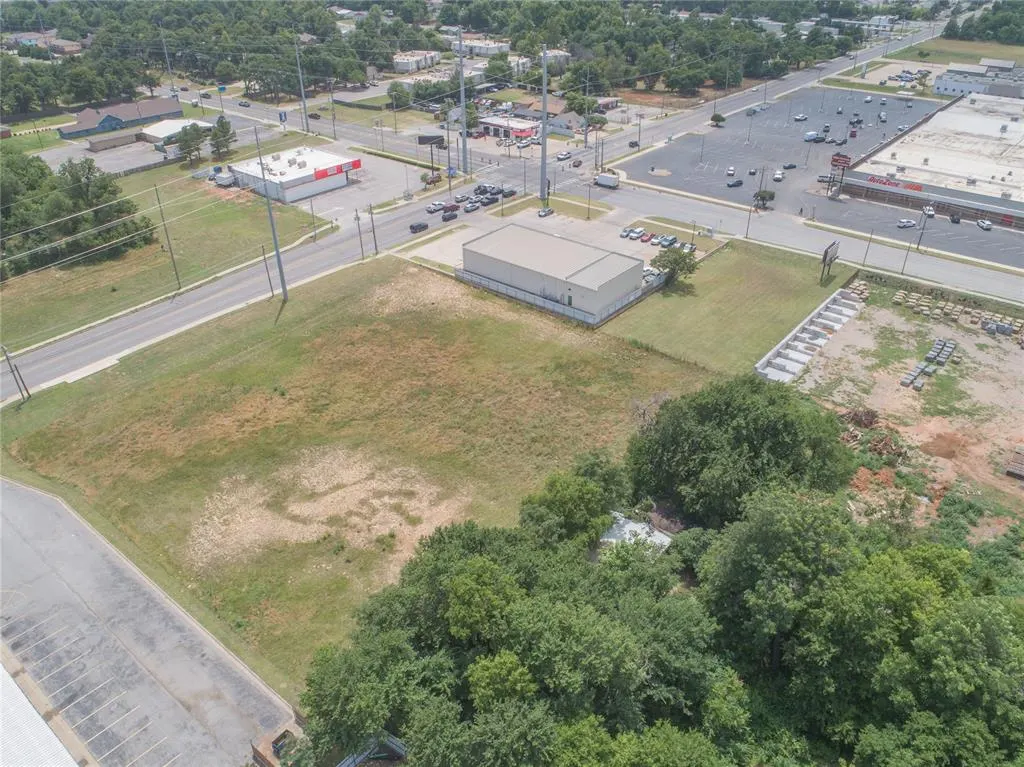 Photo 2 — 6909 NW 10th Street, Oklahoma City, OK 73127