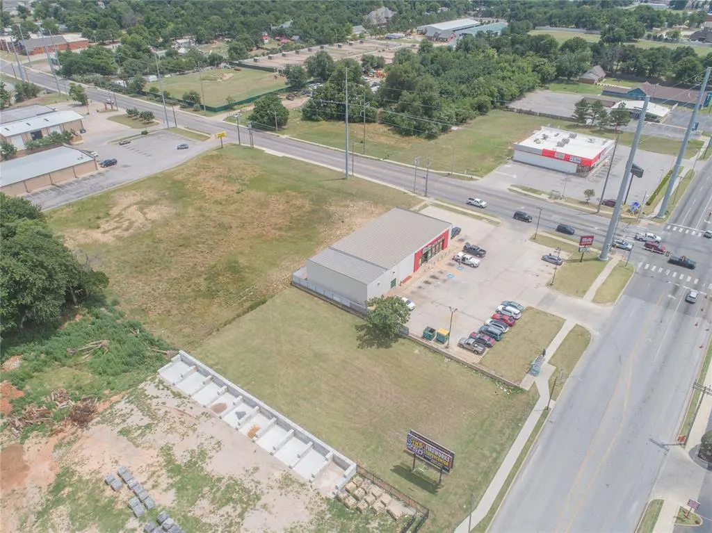 Photo 3 — 1120 N Rockwell Avenue, Oklahoma City, OK 73127