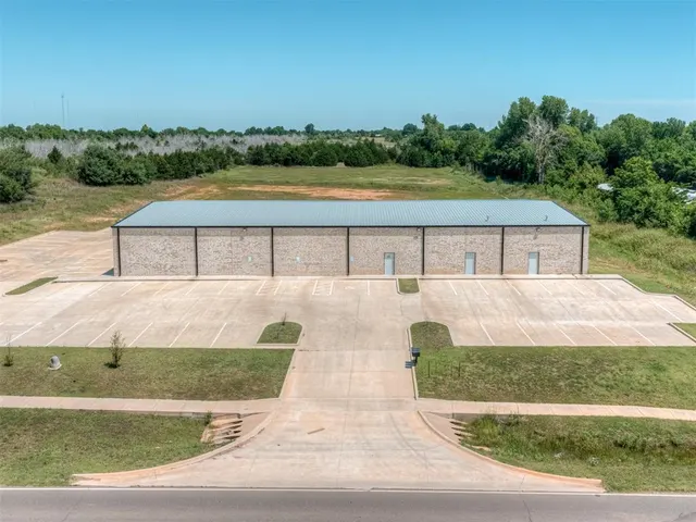 Photo 3 — 3303 NE 23rd Street, Oklahoma City, OK 73121