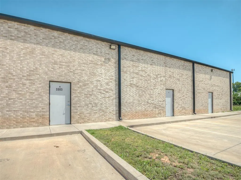 Photo 5 — 3303 NE 23rd Street, Oklahoma City, OK 73121